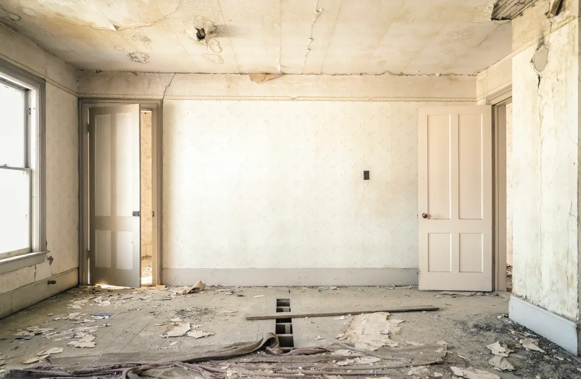 Waste disposal crew managing a cleanout project in Guadalupe